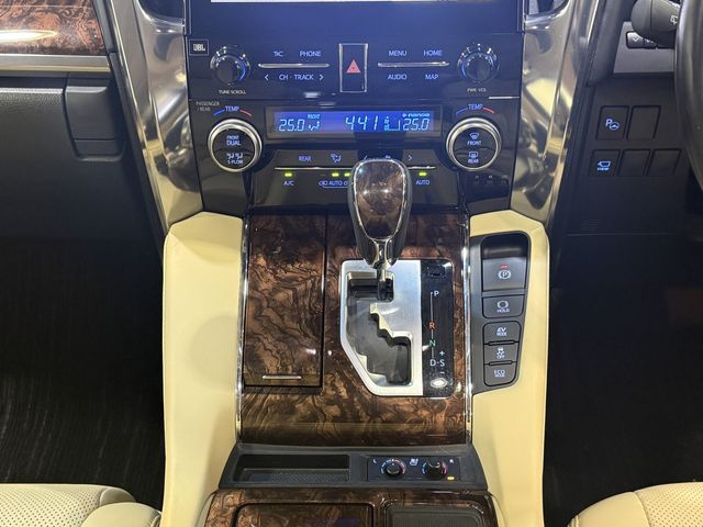 TOYOTA ALPHARD HYBRID 4WD 2021 Image 31
