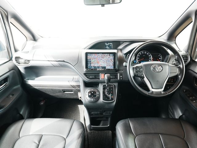 TOYOTA VOXY 2015 Image 31
