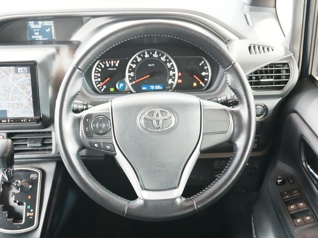 TOYOTA VOXY 2015 Image 31