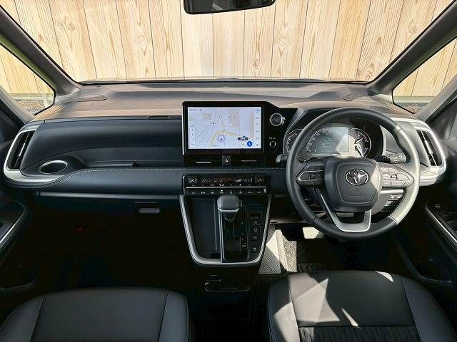 TOYOTA NOAH 2022 Image 31