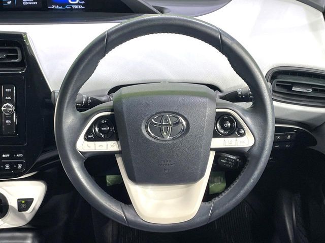 TOYOTA PRIUS 2017 Image 31