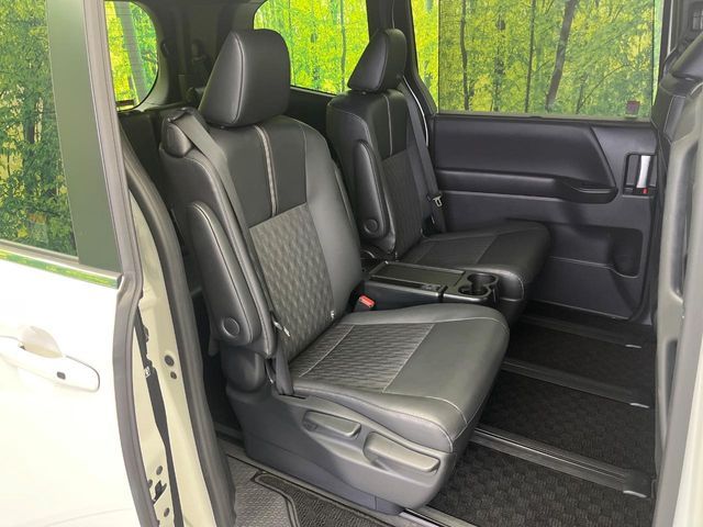 TOYOTA NOAH HYBRID 2022 Image 31