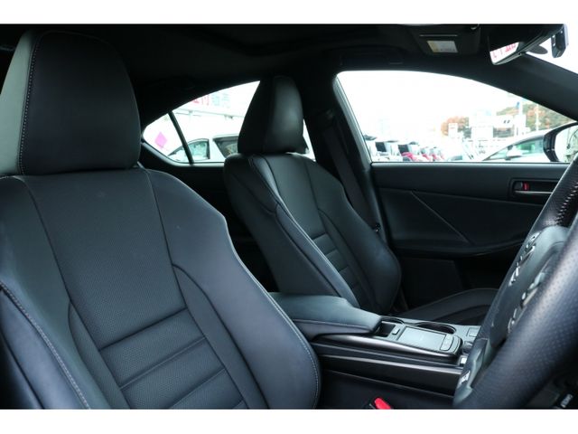 TOYOTA LEXUS IS300H 2021 Image 31