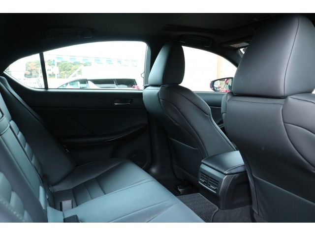 TOYOTA LEXUS IS300H 2021 Image 31