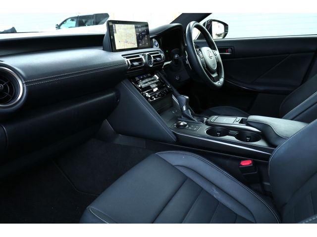 TOYOTA LEXUS IS300H 2021 Image 31