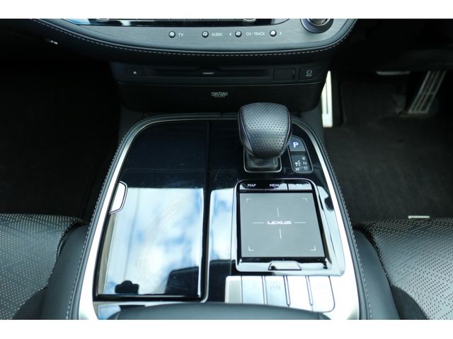 TOYOTA LEXUS LS500 4WD 2018 Image 31