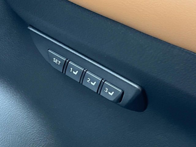 TOYOTA LEXUS NX300H 2019 Image 31