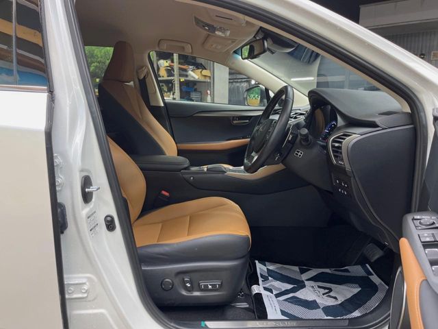 TOYOTA LEXUS NX300H 2019 Image 31