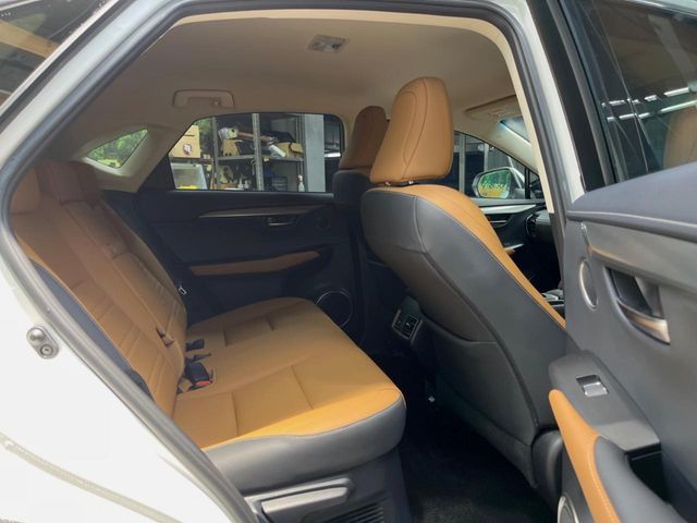 TOYOTA LEXUS NX300H 2019 Image 31