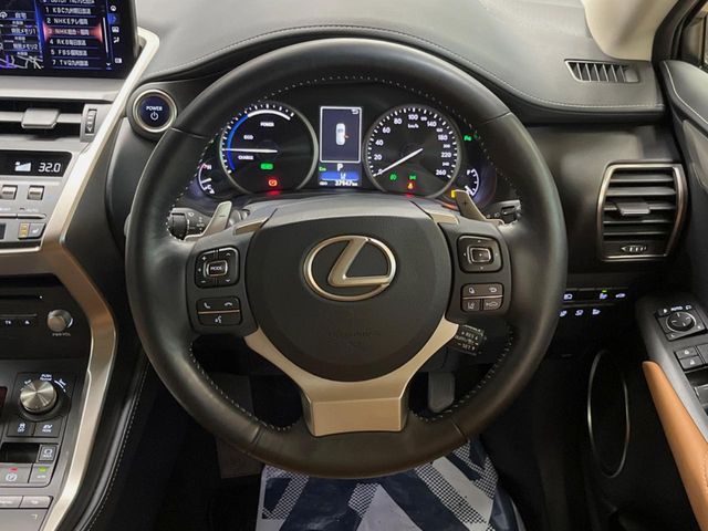 TOYOTA LEXUS NX300H 2019 Image 31