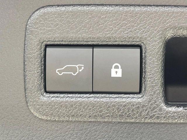 TOYOTA LEXUS NX300H 2019 Image 31