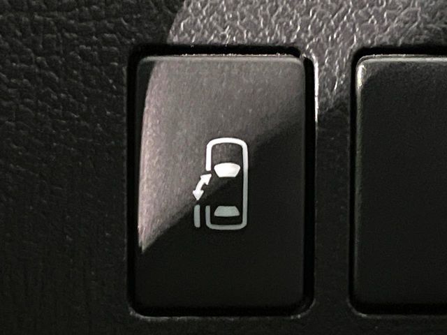 TOYOTA VOXY 2013 Image 31