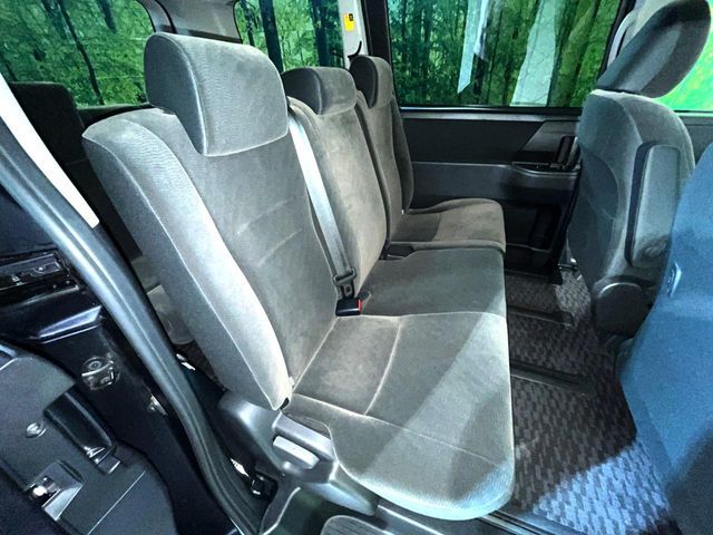 TOYOTA VOXY 2013 Image 31