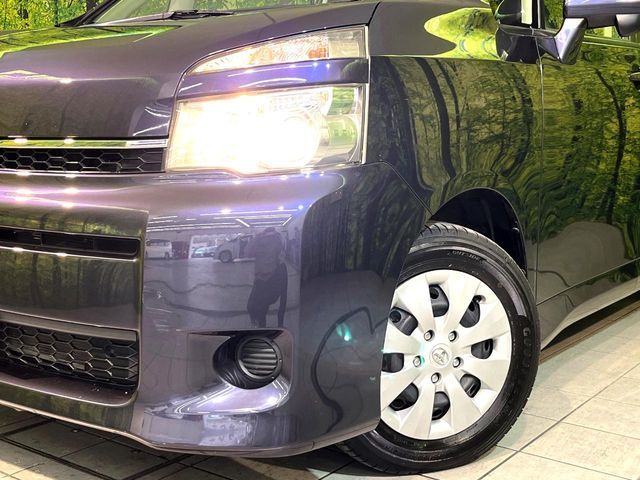 TOYOTA VOXY 2013 Image 31