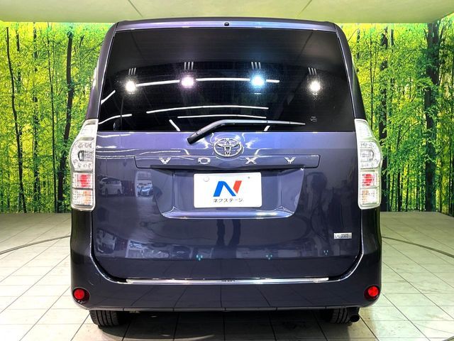 TOYOTA VOXY 2013 Image 31