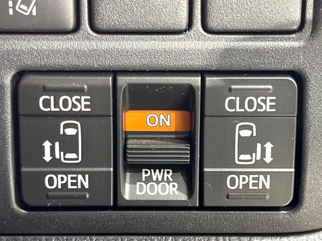 TOYOTA VOXY 2017 Image 31