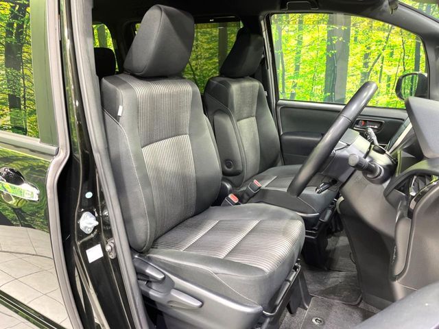 TOYOTA VOXY 2017 Image 31