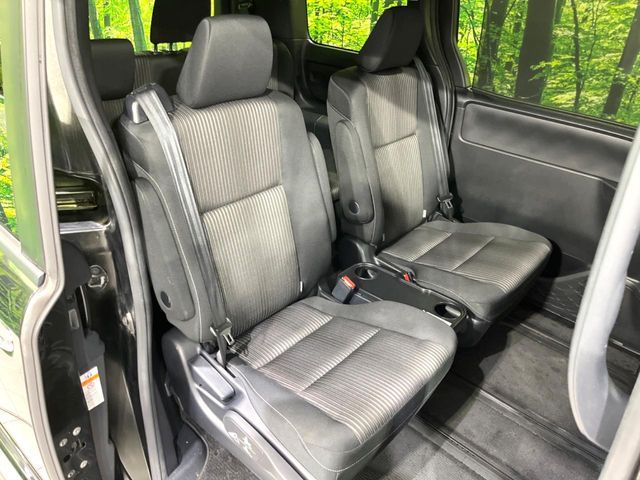 TOYOTA VOXY 2017 Image 31