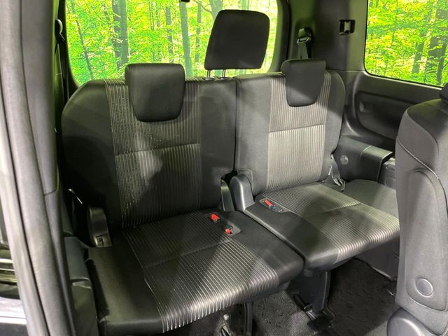 TOYOTA VOXY 2017 Image 31