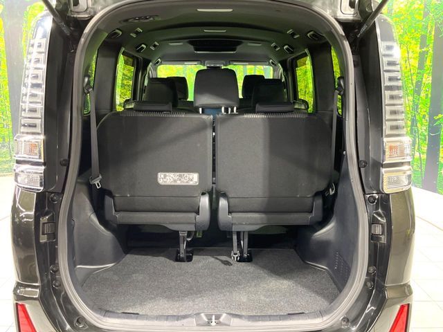 TOYOTA VOXY 2017 Image 31