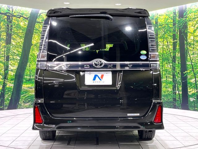 TOYOTA VOXY 2017 Image 31