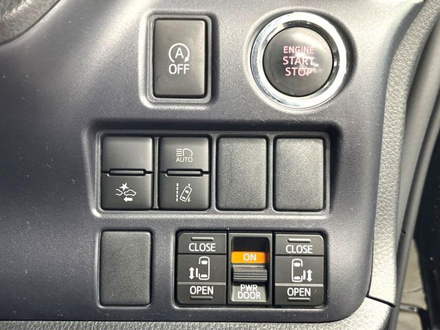 TOYOTA VOXY 2017 Image 31