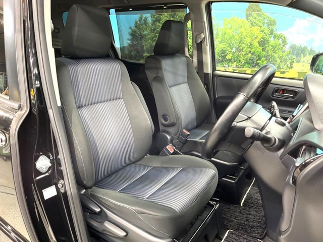 TOYOTA VOXY 2017 Image 31