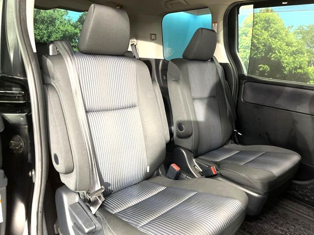 TOYOTA VOXY 2017 Image 31