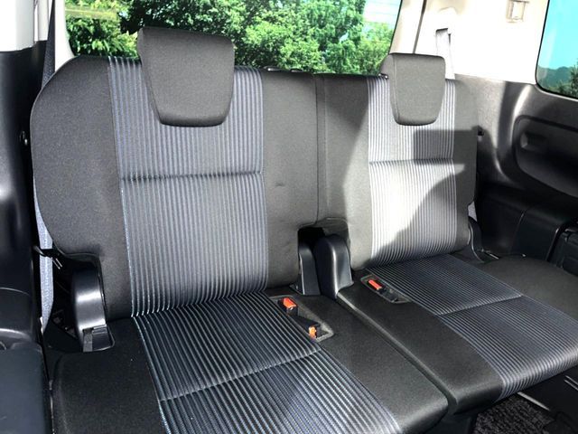 TOYOTA VOXY 2017 Image 31