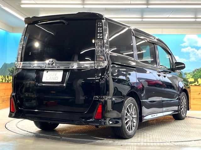 TOYOTA VOXY 2017 Image 31