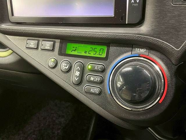 TOYOTA AQUA 2013 Image 31