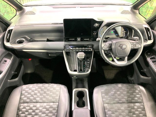 TOYOTA VOXY HYBRID 2024 Image 31