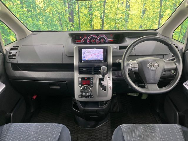TOYOTA VOXY 4WD 2011 Image 31