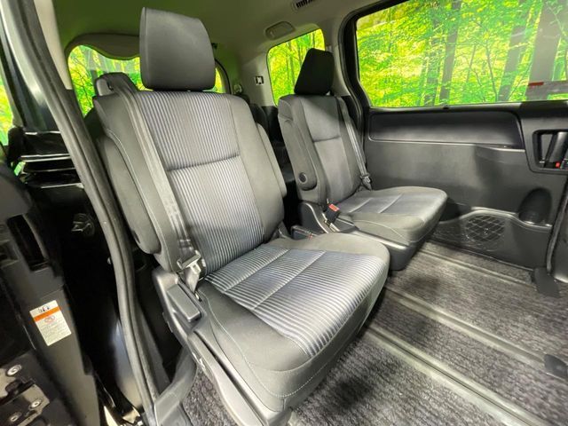 TOYOTA VOXY 2016 Image 31