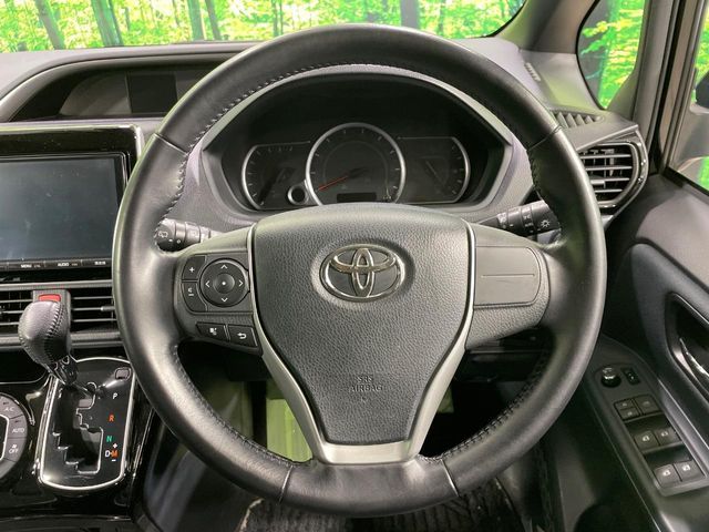 TOYOTA VOXY 2016 Image 31