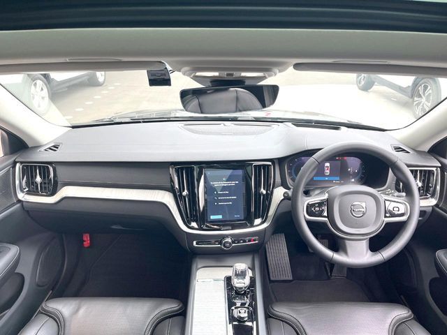 VOLVO V60 2023 Image 31