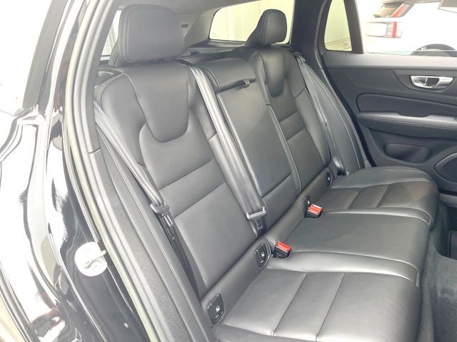 VOLVO V60 2023 Image 31