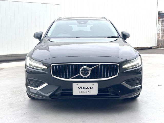 VOLVO V60 2023 Image 31