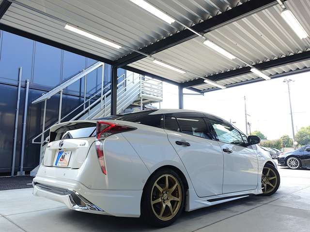 TOYOTA PRIUS 2017 Image 31