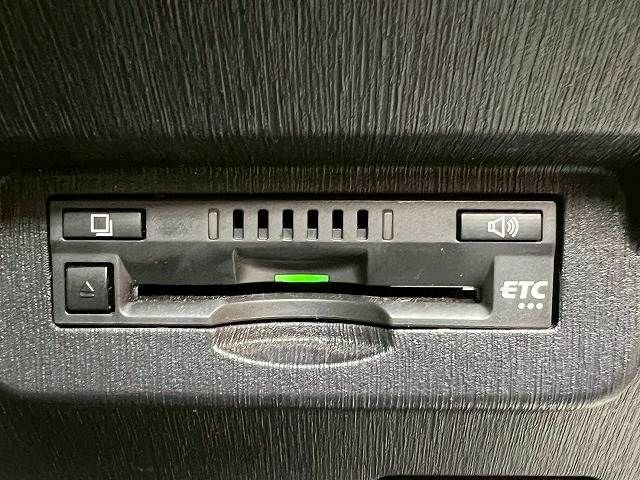 TOYOTA PRIUS ALPHA 2017 Image 31