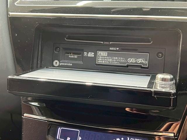 TOYOTA PRIUS ALPHA 2017 Image 31