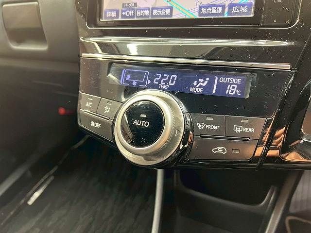 TOYOTA PRIUS ALPHA 2017 Image 31