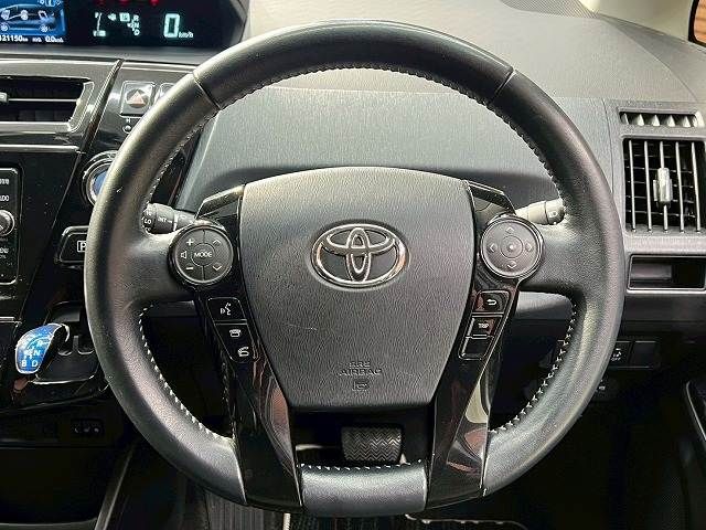 TOYOTA PRIUS ALPHA 2017 Image 31
