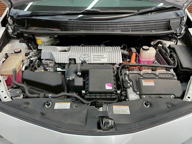TOYOTA PRIUS ALPHA 2017 Image 31