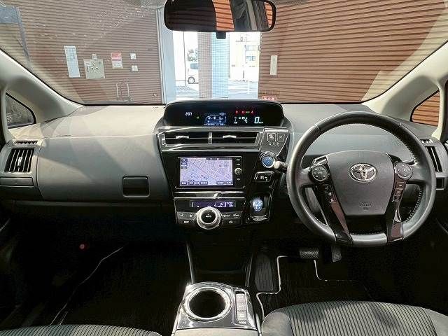 TOYOTA PRIUS ALPHA 2017 Image 31