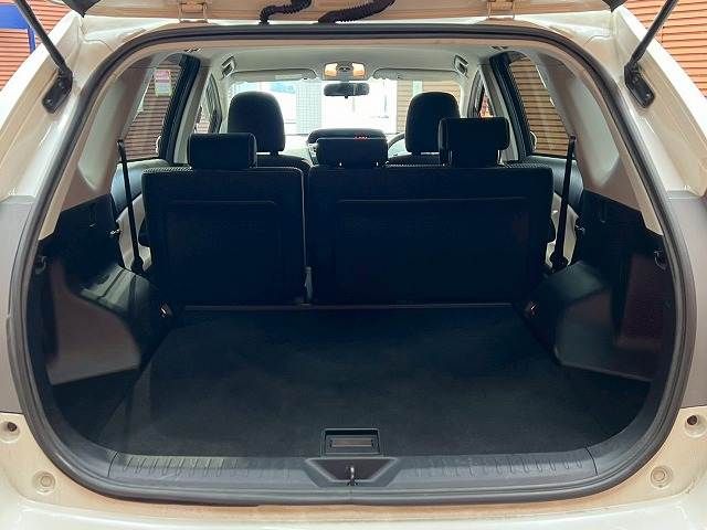 TOYOTA PRIUS ALPHA 2017 Image 31