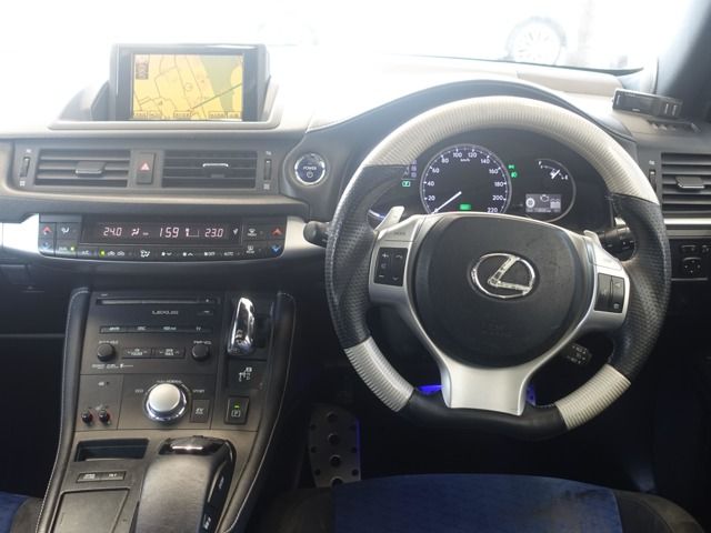 TOYOTA LEXUS CT200H 2011 Image 31