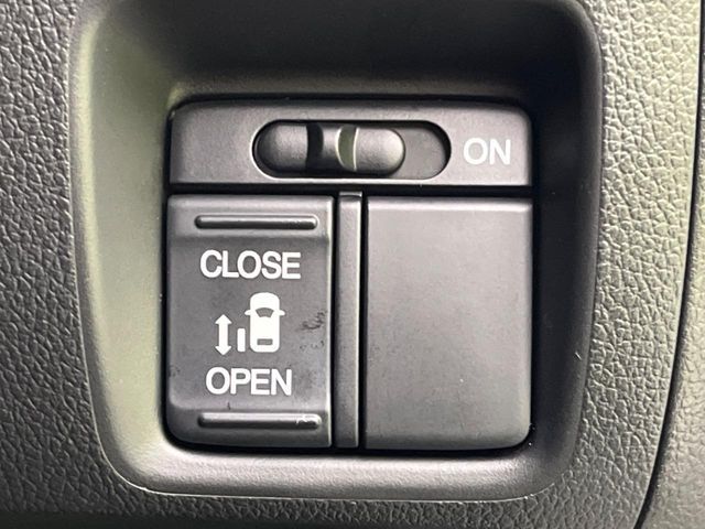 HONDA N BOX 2017 Image 31