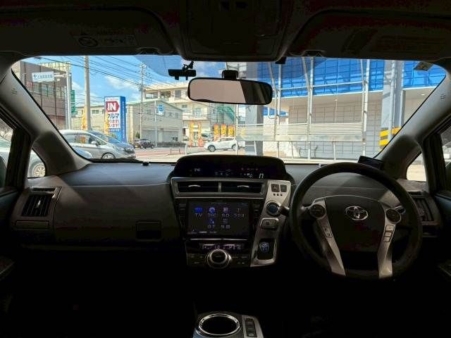 TOYOTA PRIUS ALPHA 2015 Image 31