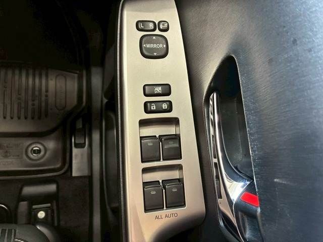 TOYOTA PRIUS ALPHA 2015 Image 31